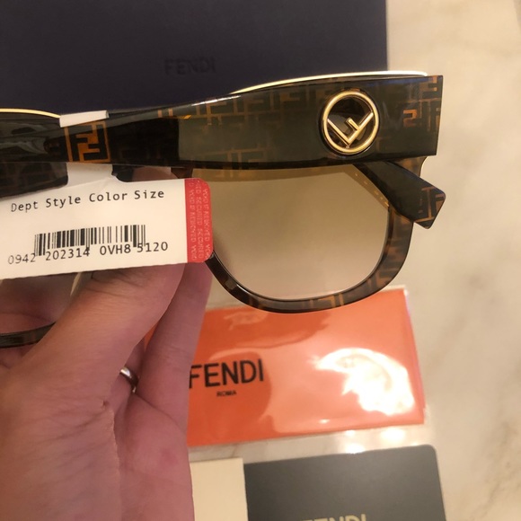 🔥NEW SHOW STOPPER FENDI SUNGLASSES 🔥 - Picture 8 of 16